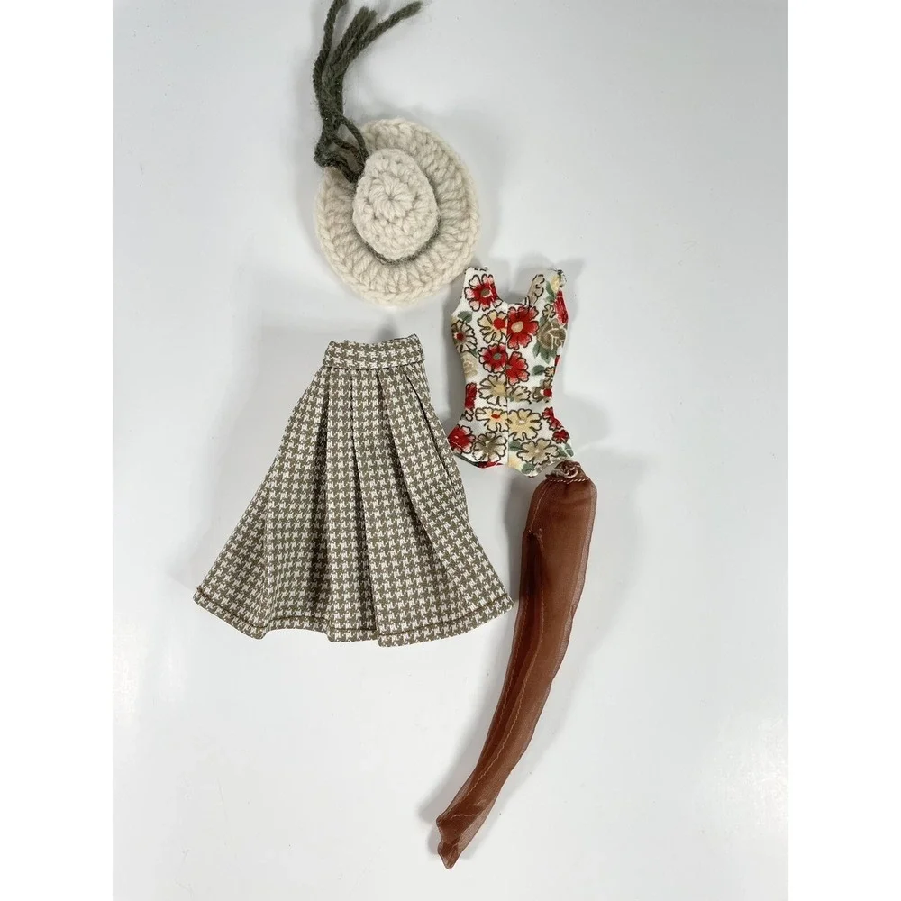Vtg 1979 Beauty Secrets Barbie Shrugging  Home Made Clothing‎ Working Arms